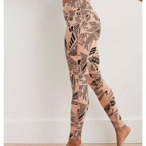 Aerie Women's Leggings Beige with Black Abstract Palm print Raw Hem Size Small